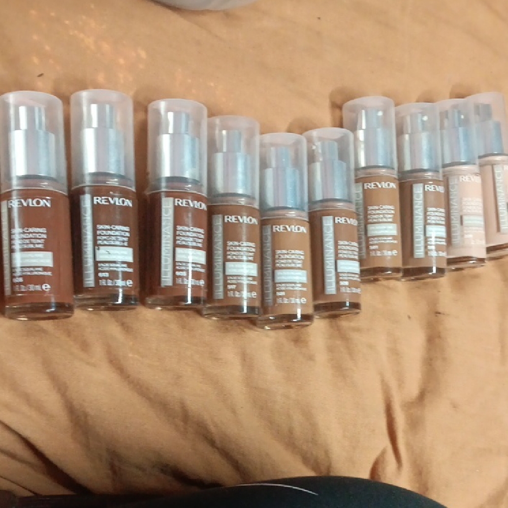 Revlon Skin Caring Foundation - Diverse Shades Collection
